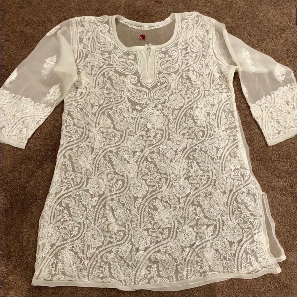 Beautiful off white lucknowi kurti!!